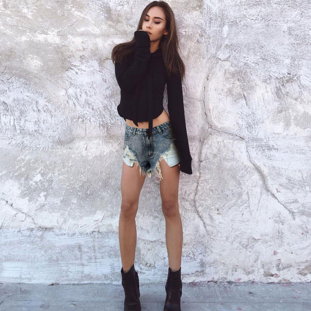 Vintage Style High Waist Bleach Distressed Denim Shorts - Blue - Image 2